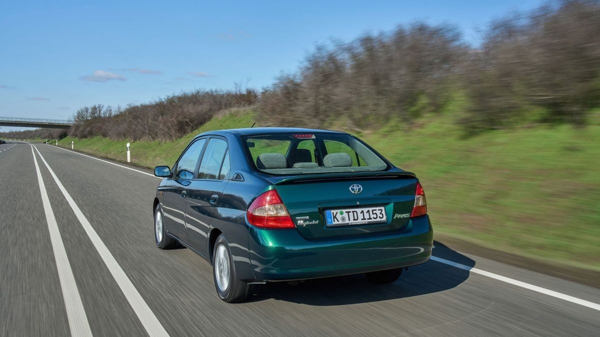 Zumindest zeitweise unter Strom: Ein Renner im Wortsinn ist der erste Prius nicht, er verkaufte sich aber gut.