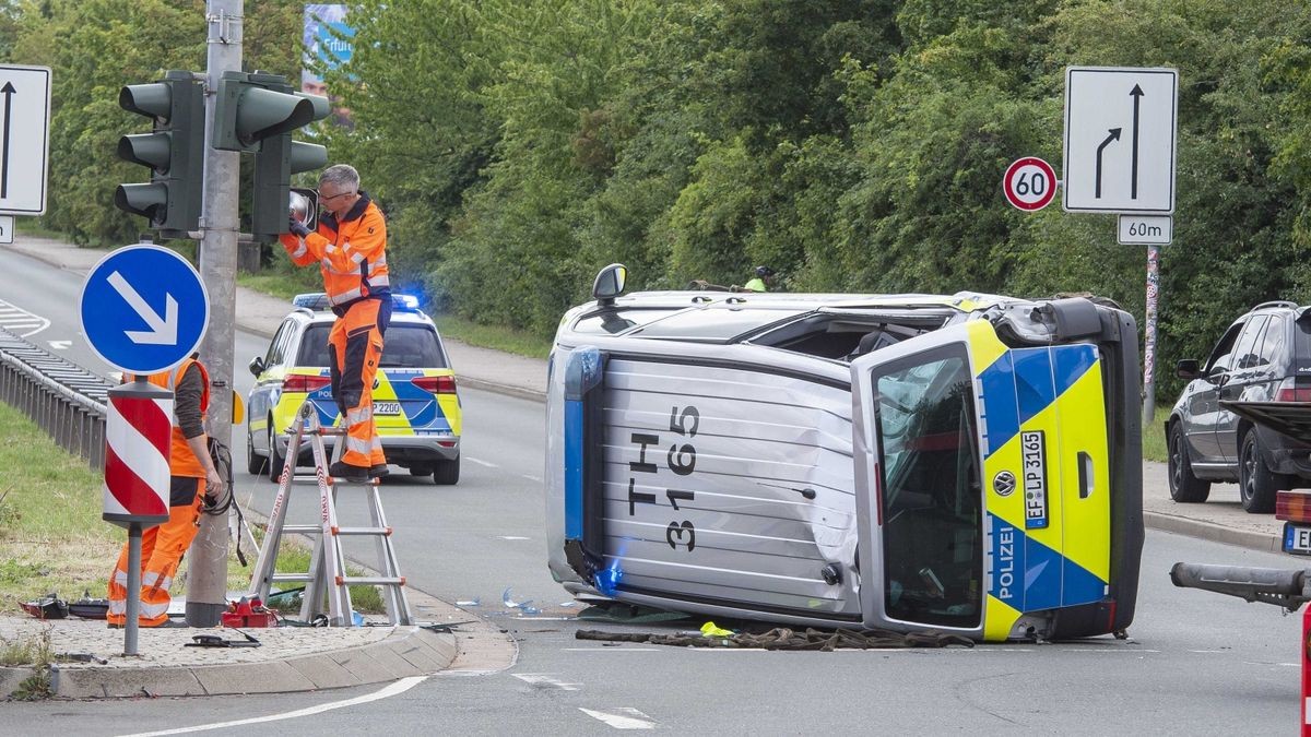 In Erfurt ist am Freitagvormittag ein Polizeiauto in einen Unfall verwickelt worden. 