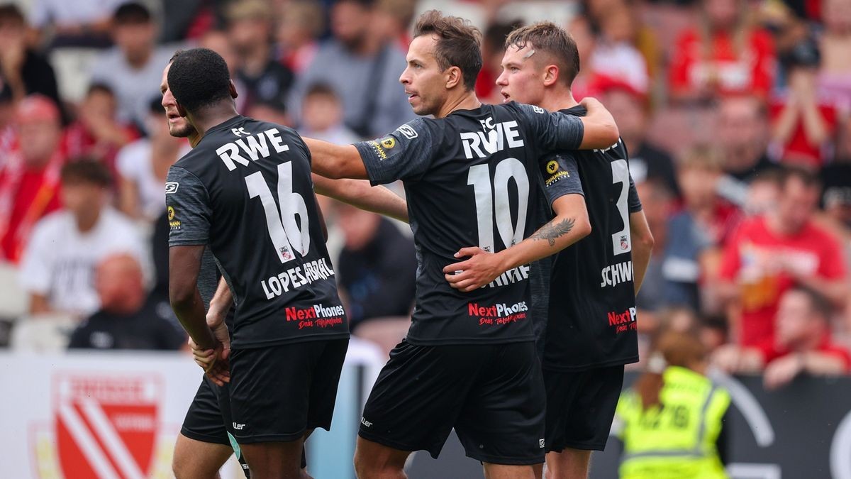 Im ersten Auswärtsspiel der Saison hat der FC Rot-Weiß Erfurt beim Regionalliga-Meister FC Energie Cottbus ein 1:1 erkämpft. Vom schnellen Rückstand ließ sich die Mannschaft nicht beirren.