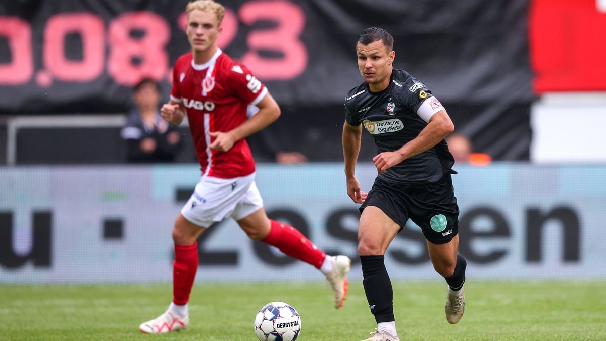 Im ersten Auswärtsspiel der Saison hat der FC Rot-Weiß Erfurt beim Regionalliga-Meister FC Energie Cottbus ein 1:1 erkämpft. Vom schnellen Rückstand ließ sich die Mannschaft nicht beirren.