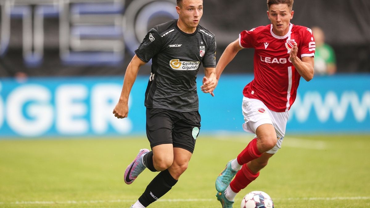 Im ersten Auswärtsspiel der Saison hat der FC Rot-Weiß Erfurt beim Regionalliga-Meister FC Energie Cottbus ein 1:1 erkämpft. Vom schnellen Rückstand ließ sich die Mannschaft nicht beirren.