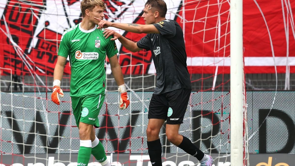 Im ersten Auswärtsspiel der Saison hat der FC Rot-Weiß Erfurt beim Regionalliga-Meister FC Energie Cottbus ein 1:1 erkämpft. Vom schnellen Rückstand ließ sich die Mannschaft nicht beirren.