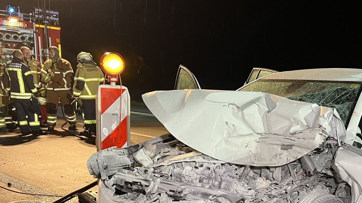 Am Stauende prallte ein Fahrer auf einen vor ihm stehenden Pkw.