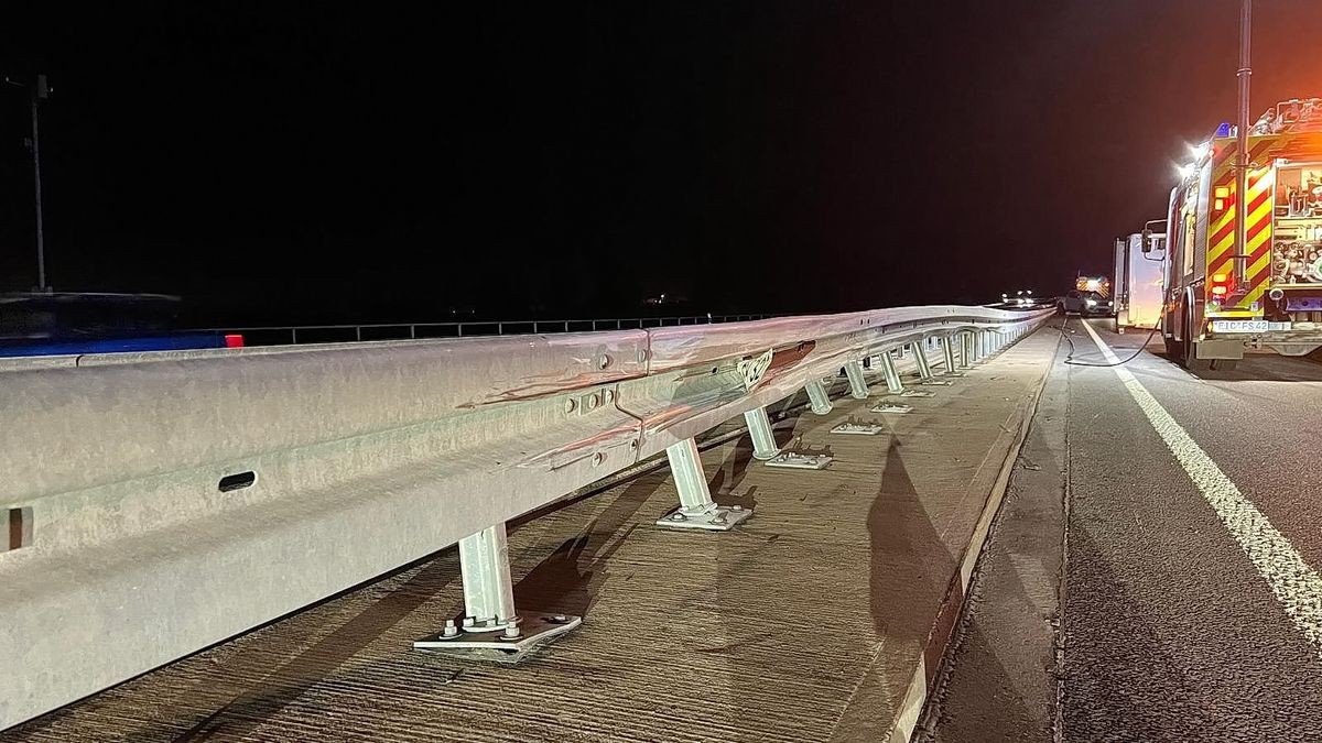 Für die Zeit des Feuerwehreinsatzes und der Unfallaufnahme war die A38 für knapp zwei Stunden voll gesperrt.