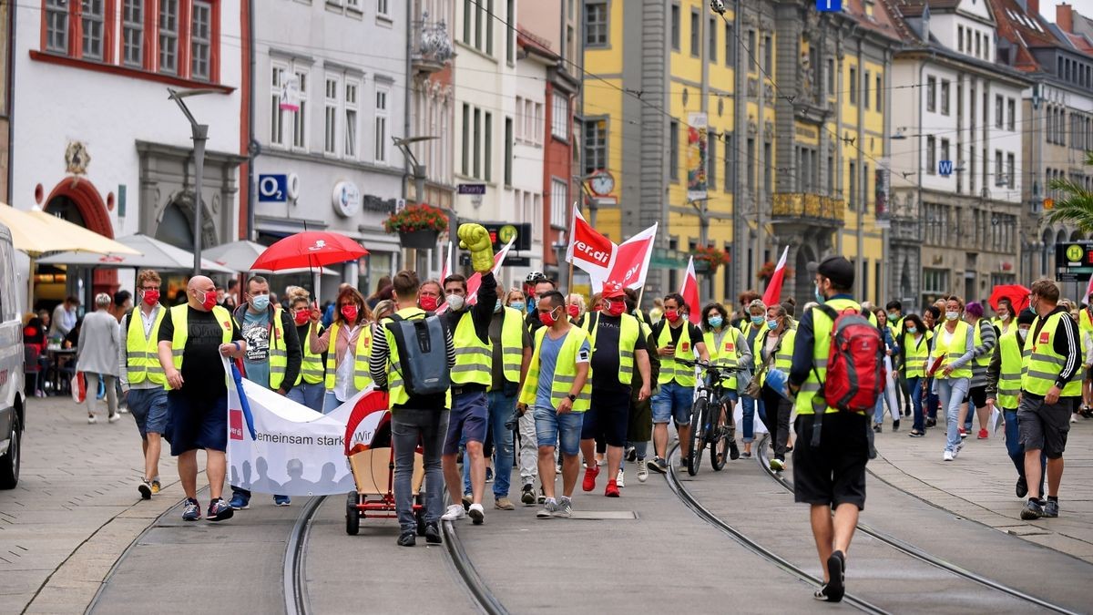 Wie hier im Juni 2021 wollen auch an diesem Freitag Einzelhandelsbeschäftigte auf dem Erfurter Anger streiken.