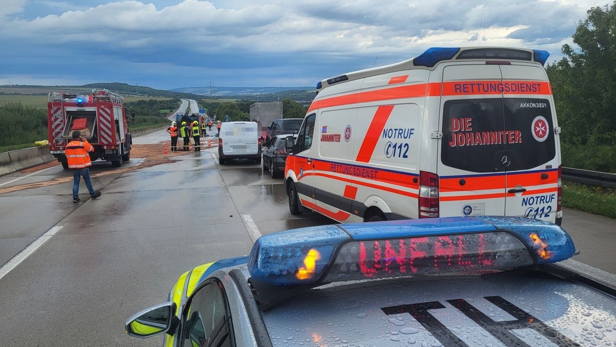 Die Autobahn war nach dem Unfall mehrere Stunden gesperrt. 