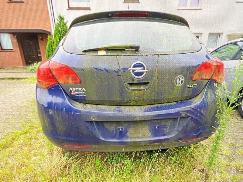 Moers Abgemeldetes Auto blockiert Parkraum was nun folgt