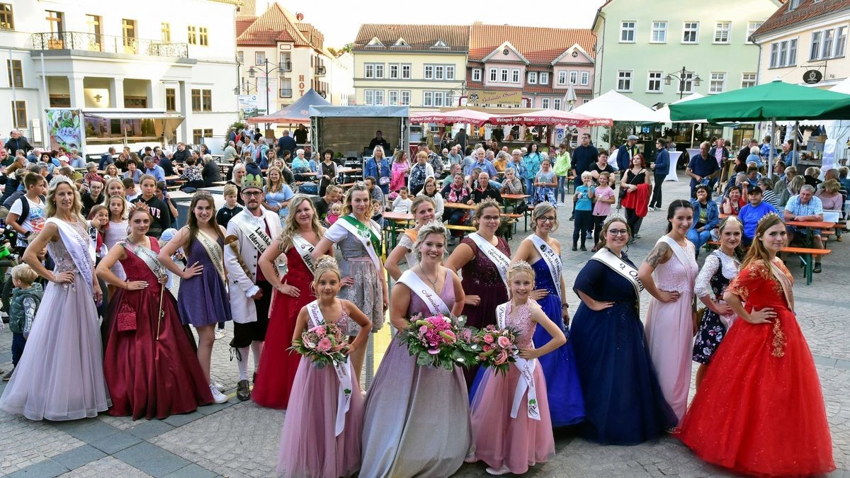 Zum Weinfest – hier 2022 – werden neben der Weinkönigin auch viele andere Hoheiten auf dem Sondershäuser Marktplatz erwartet.