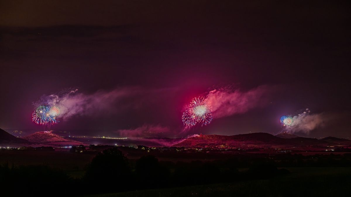 Nach sechs Jahren Pause können Menschen im Drei-Gleichen-Gebiet wieder ein Höhenfeuerwerk bestaunen.