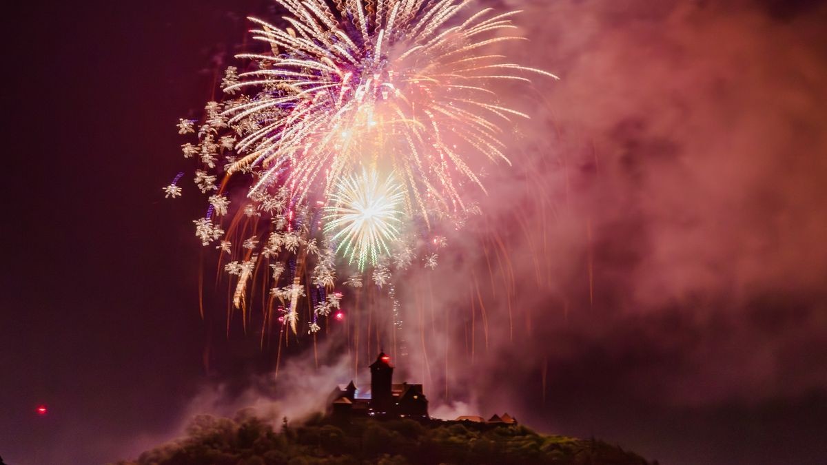 Hier zu sehen ist das Feuerwerk über der Wachsenburg.