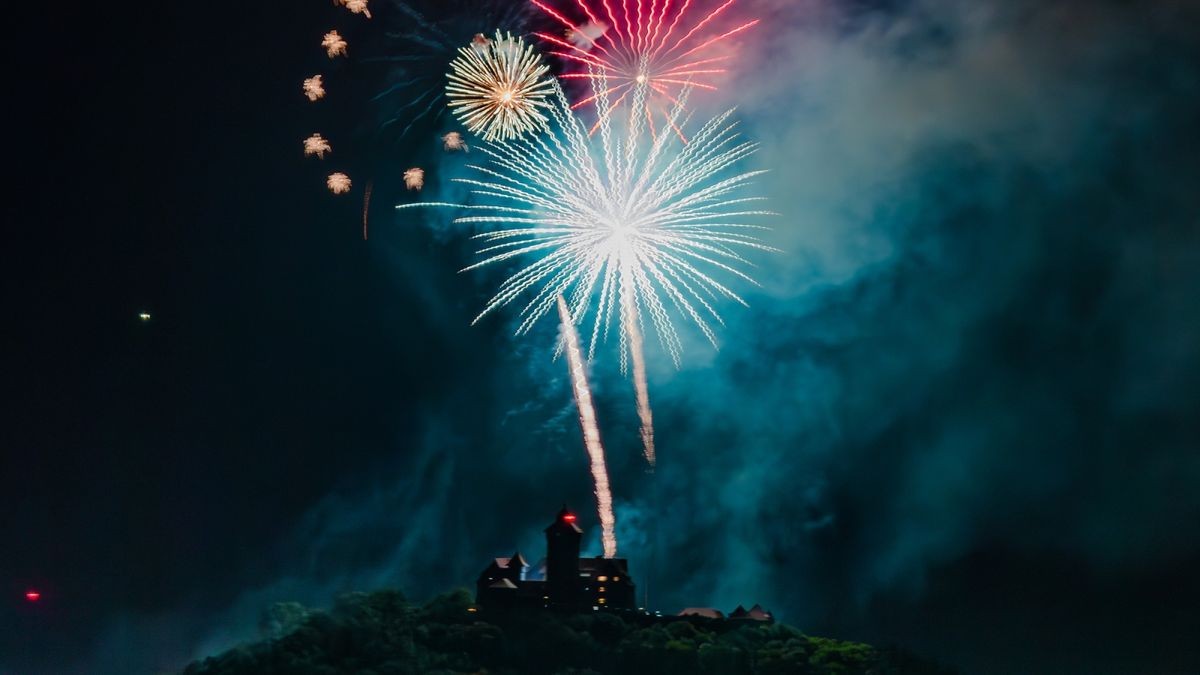 Hier zu sehen ist das Feuerwerk über der Wachsenburg.