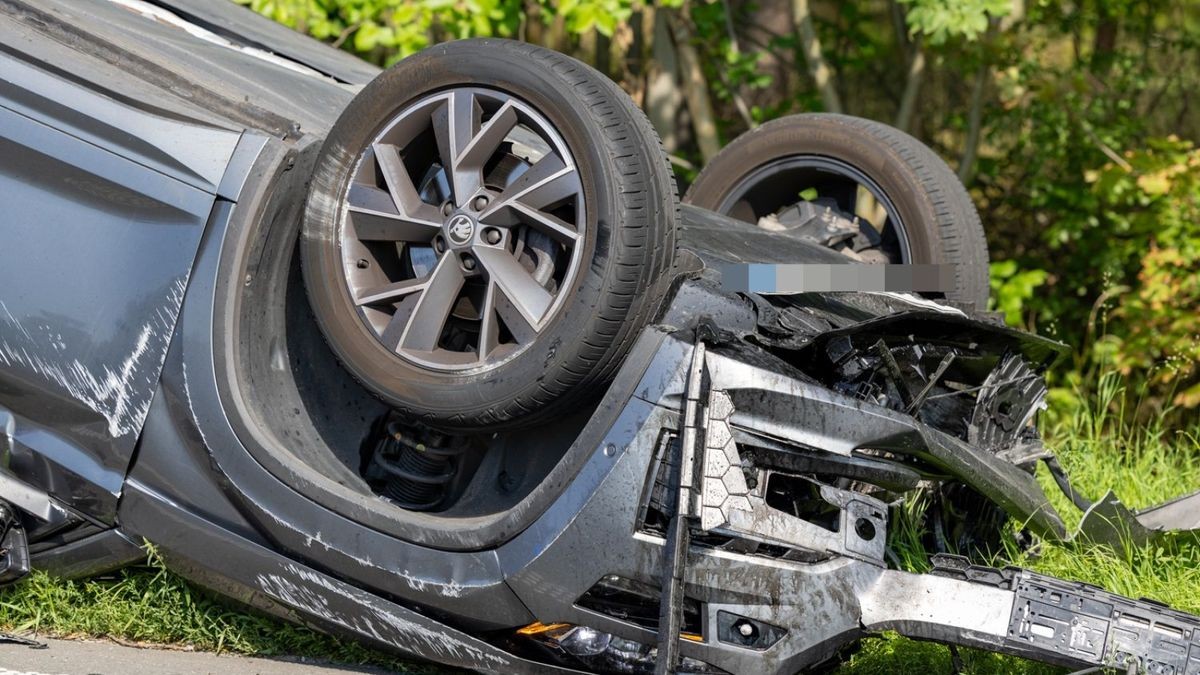 Bei einem Unfall auf der B7 zwischen Nohra und Weimar wurden am Dienstag drei Personen verletzt. Die Bundesstraße wurde voll gesperrt.