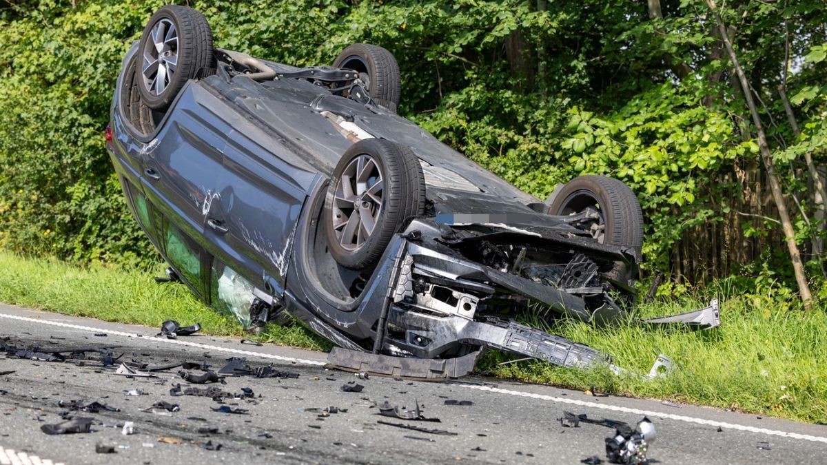 Bei einem Unfall auf der B7 zwischen Nohra und Weimar wurden am Dienstag drei Personen verletzt. Die Bundesstraße wurde voll gesperrt.