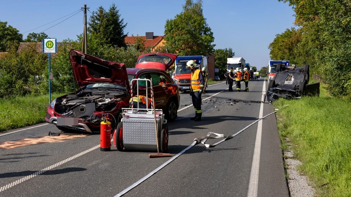 Bei einem Unfall auf der B7 zwischen Nohra und Weimar wurden am Dienstag drei Personen verletzt. Die Bundesstraße wurde voll gesperrt.