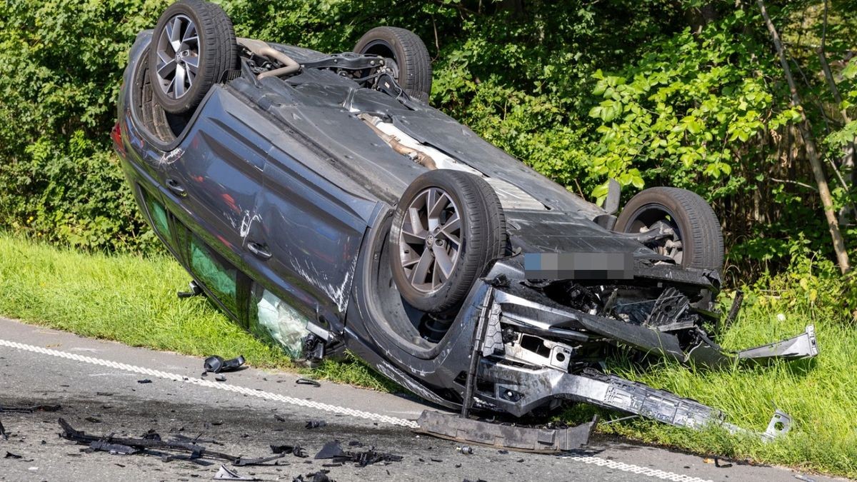 Bei einem Unfall auf der B7 zwischen Nohra und Weimar wurden am Dienstag drei Personen verletzt. Die Bundesstraße wurde voll gesperrt.