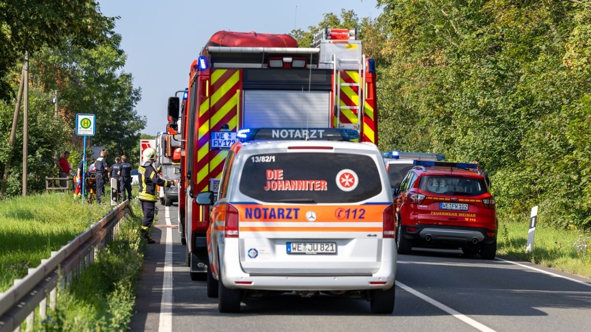 Bei einem Unfall auf der B7 zwischen Nohra und Weimar wurden am Dienstag drei Personen verletzt. Die Bundesstraße wurde voll gesperrt.