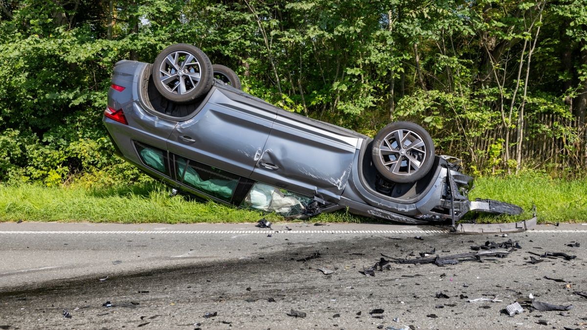 Bei dem Unfall wurden drei Personen verletzt.