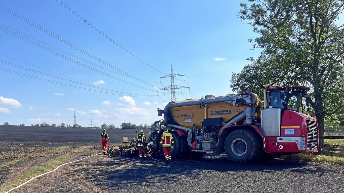 Mehrere Wehren waren am Mittwochnachmittag bei einem Feldbrand zwischen Molsdorf und Waltersleben im Einsatz.