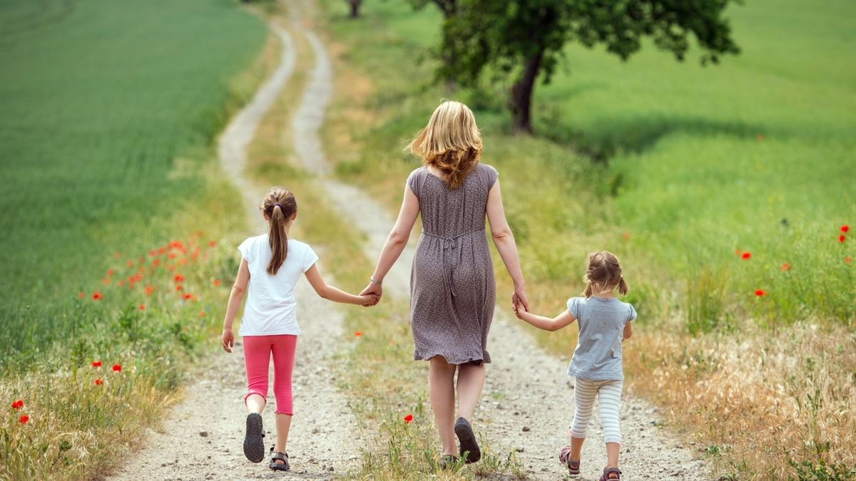 In Thüringen sind im vergangenen Jahr 2585 minderjährige Kinder von der Scheidung ihrer Eltern betroffen gewesen (Symbolbild).