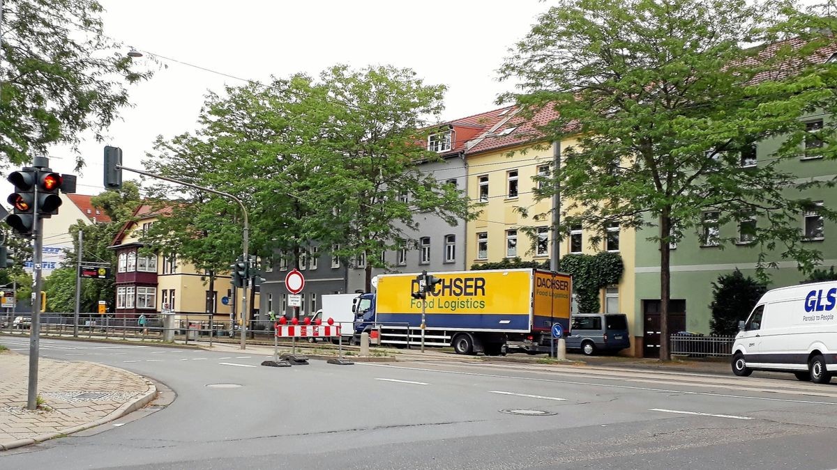 Die Leipziger Straße ist stadteinwärts gesperrt. Der Grund sind Arbeiten an einer Trinkwasserleitung.