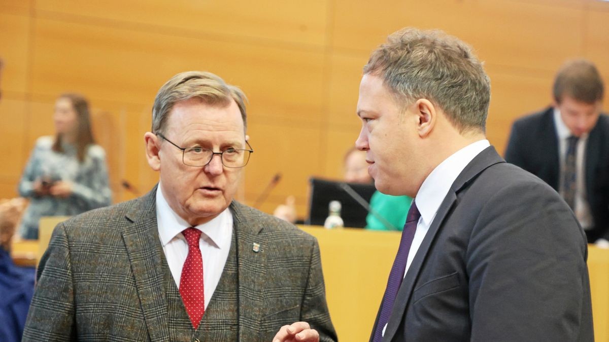 Streiten über den Haushaltsentwurf 2024: Ministerpräsident Bodo Ramelow (Linke) und CDU-Fraktionschef Mario Voigt (von links). (Archiv-Foto)