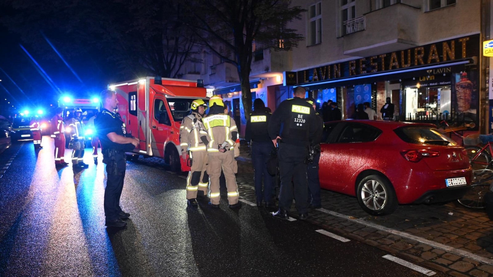 Drama In Berlin Neukölln Schüsse Auf Café Mitarbeiter In Lebensgefahr - nvyx1cl