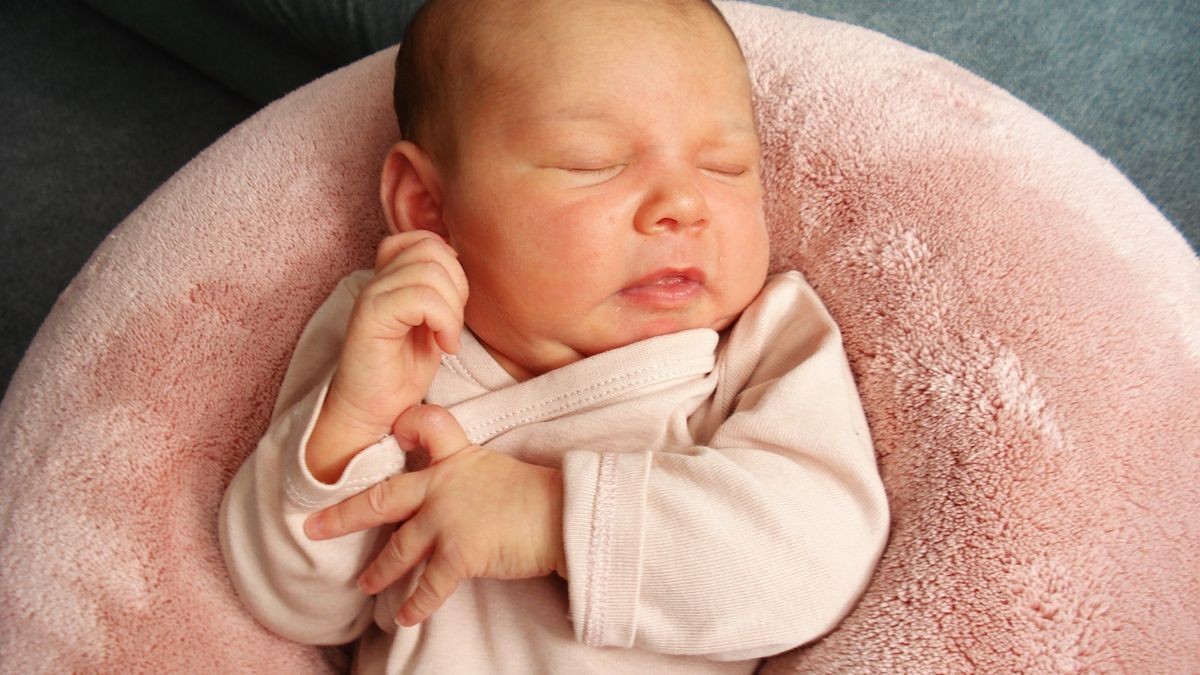 Emilia Thomas geboren 9. August 2023 um 18:07 Uhr mit 3450 Gramm und 53 Zentimeter aus Sondershausen, Eltern: Saskia Thomas und Dustin Bucksch, Schwester: Charlotte (6 Jahre)