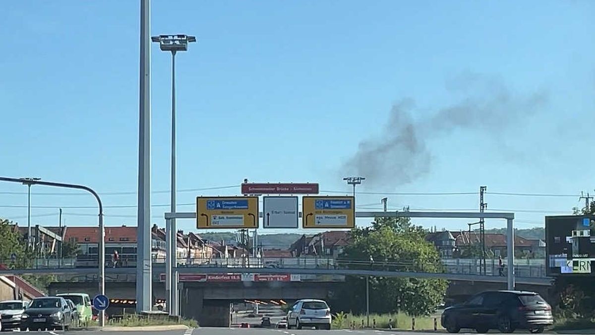 Die Rauchsäule war von weitem über Erfurt zu sehen.