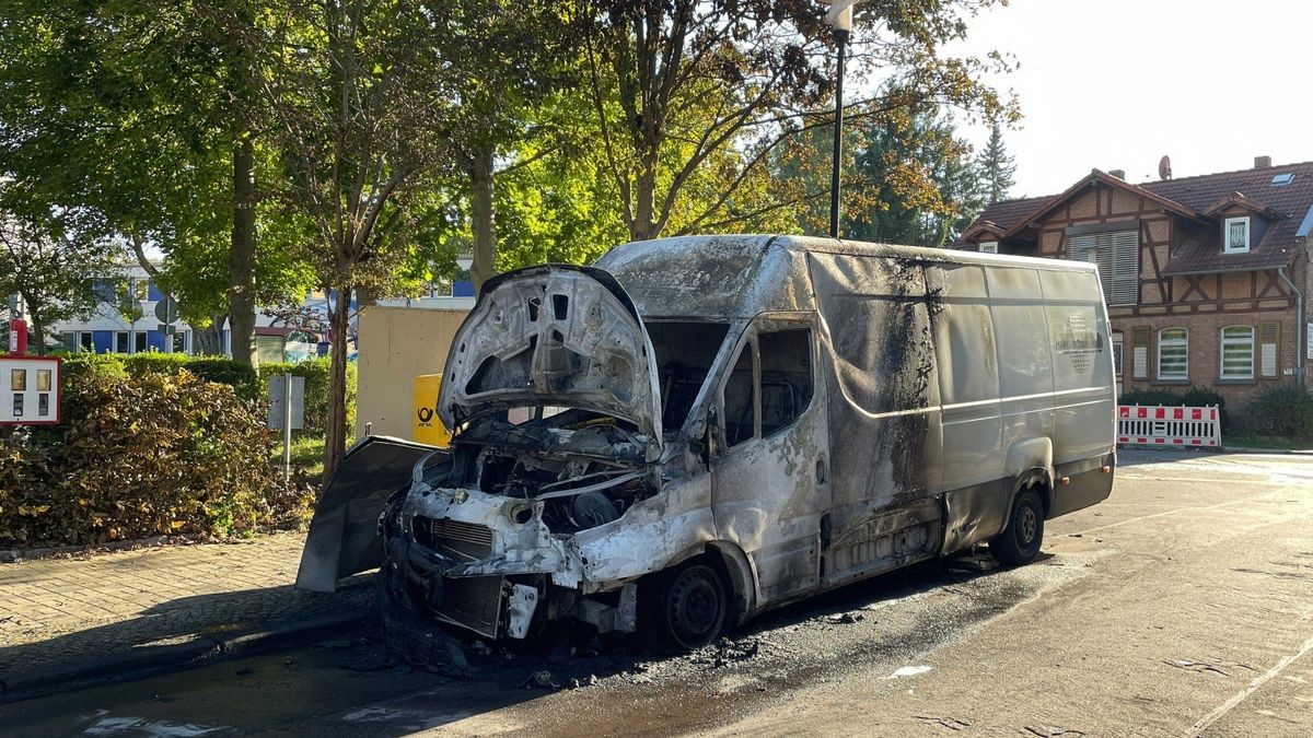 Das Feuer war vermutlich durch einen Motorschaden entstanden.