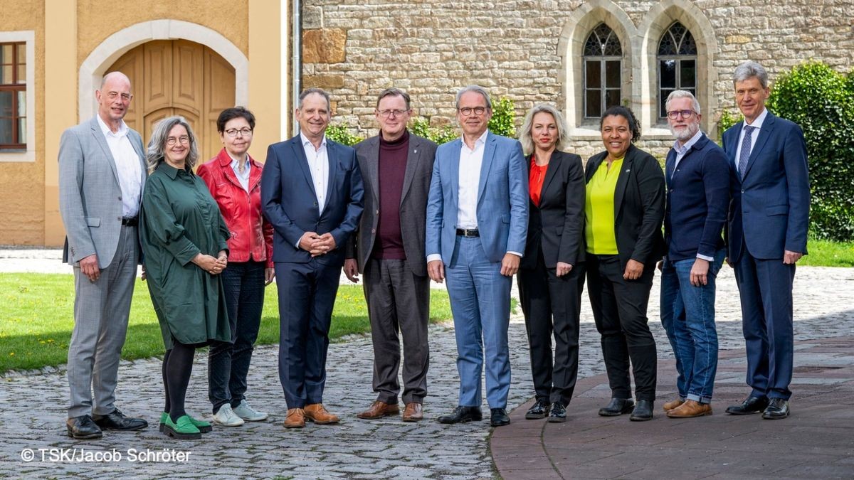 Das Thüringer Kabinett um Ministerpräsident Bodo Ramelow.