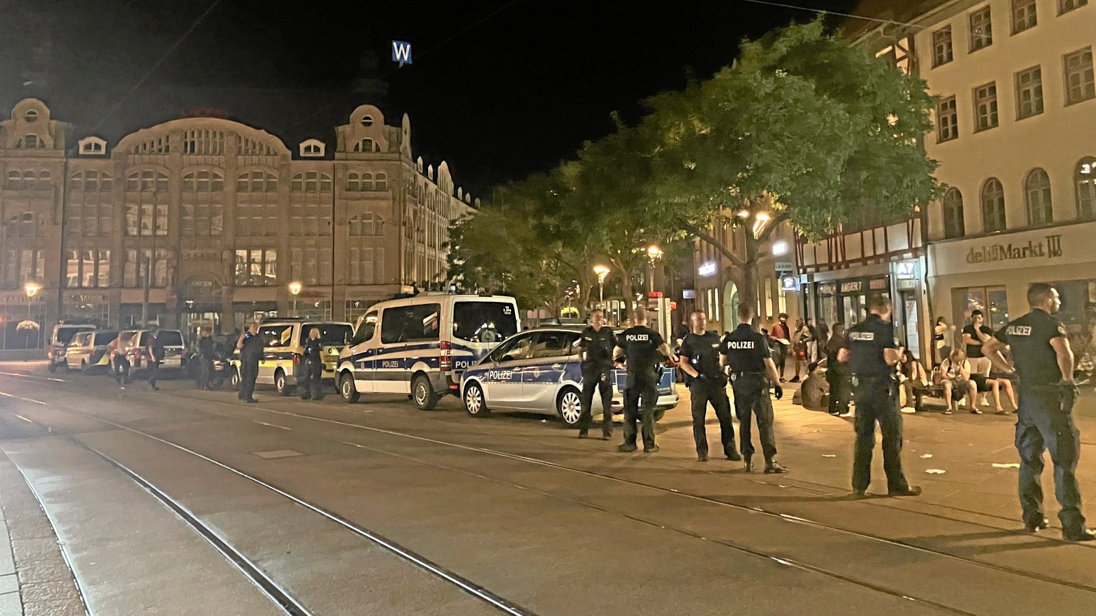 Massenschlägerei auf dem Erfurter Anger: Polizei im Großeinsatz, Areal ...