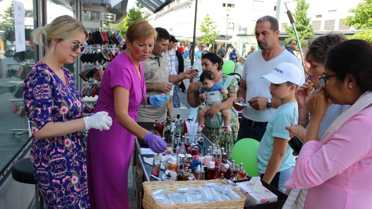 Szene vom Bürgerfest in Meschede. Vor allem der zweite Tag mit dem offenen Sonntag war beliebt bei den Besuchern.