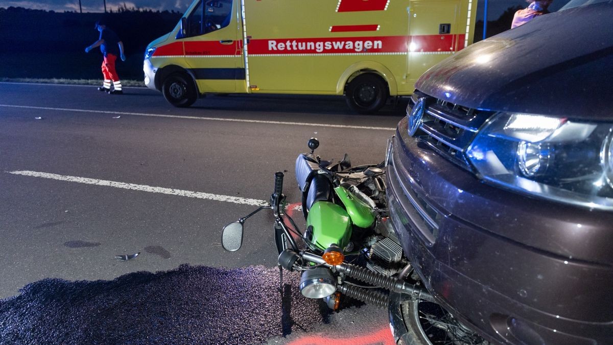 Der Fahrer übersah dabei wohl ein Auto. 