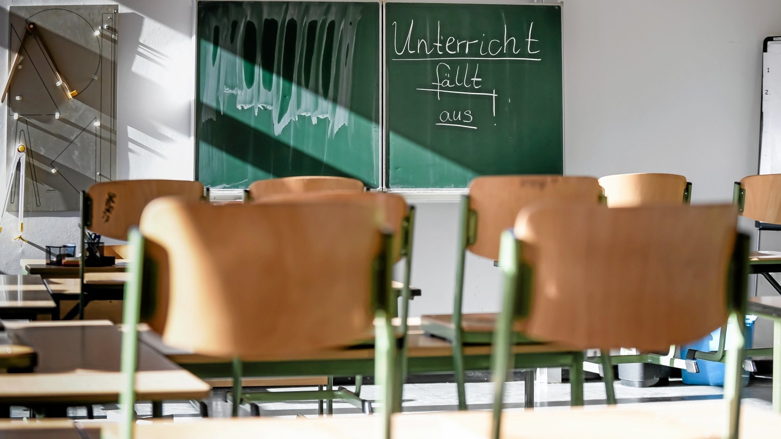 Studenten als Vertretungslehrer? Das sagen Schulleiterinnen