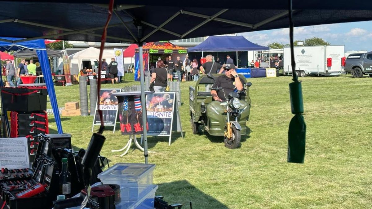 Am Samstagabend bildet das Höhenfeuerwerk nahe Mühlhausen den Abschluss der Pyrotechniker-Fachmesse. Hier ist der Blick auf die Effekte am Nachthimmel am besten.