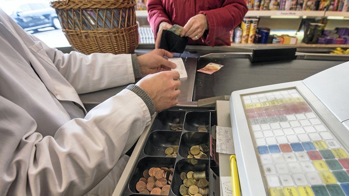 An der Kasse im Supermarkt bezahlte ein Angeklagter nicht alle Waren, die er mit nach Hause nehmen wollte (Symbolbild)