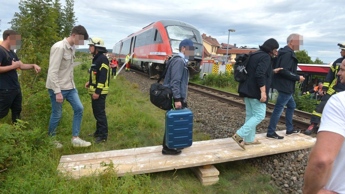 Die Bahnstrecke war mehrere Stunden gesperrt.