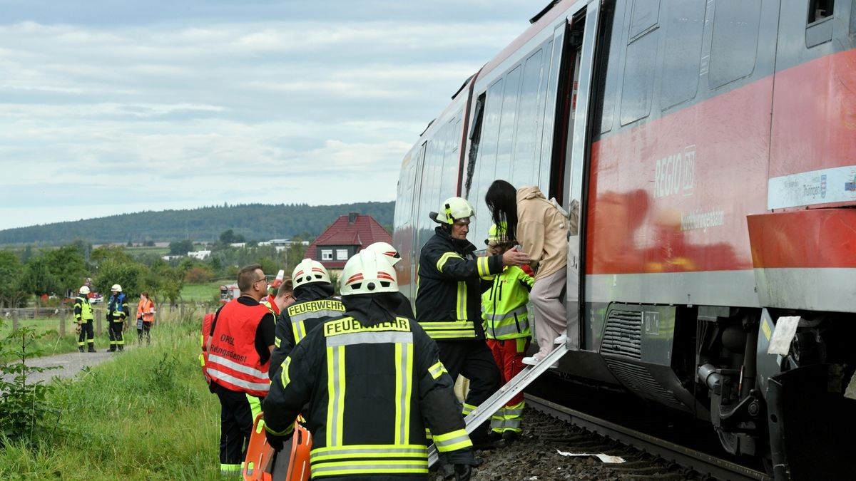 Die Bahnstrecke war mehrere Stunden gesperrt.