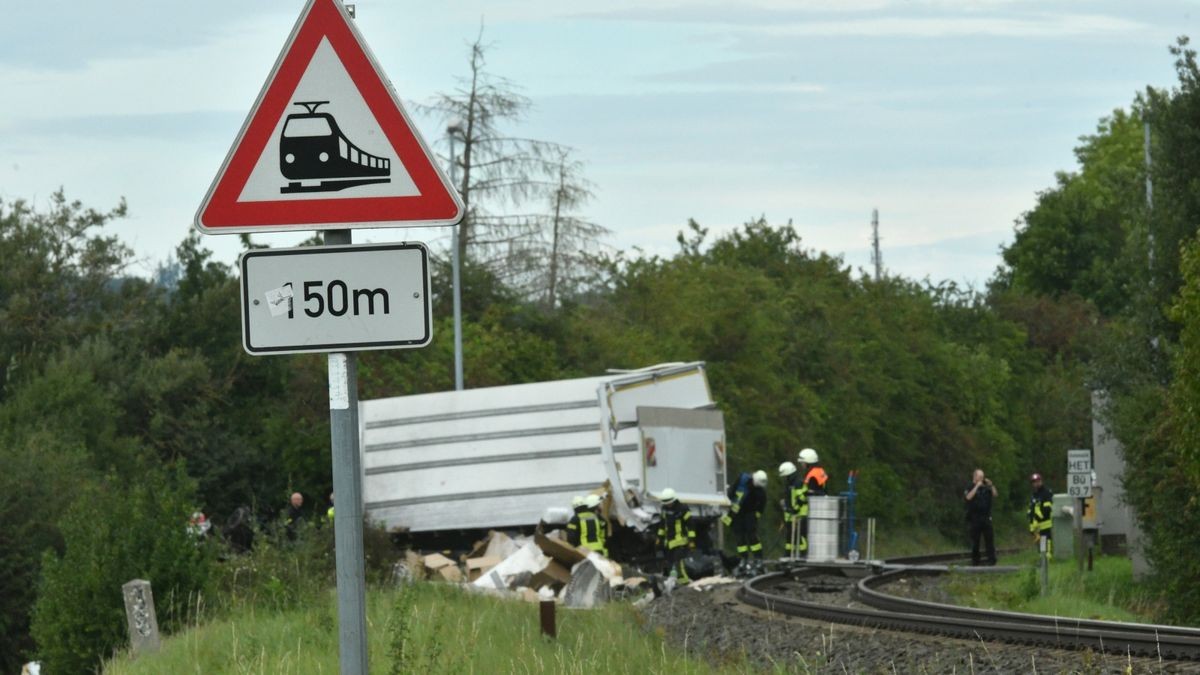 Die Bahnstrecke war mehrere Stunden gesperrt.