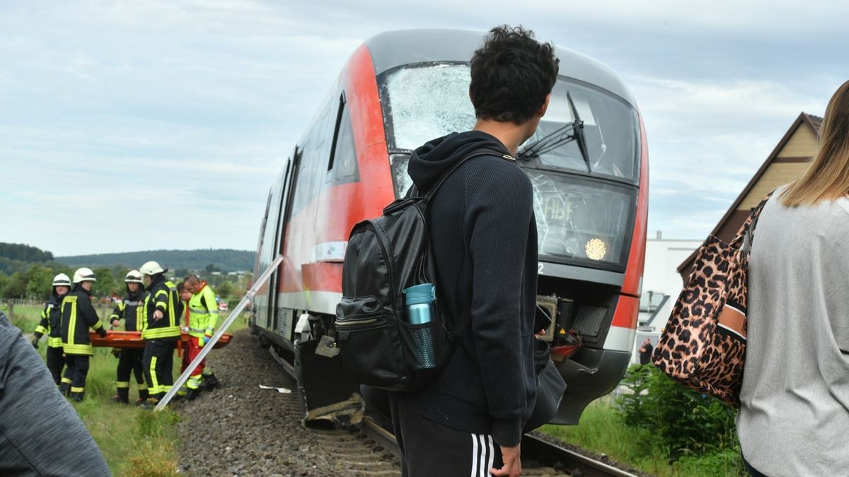 Die Bahnstrecke war mehrere Stunden gesperrt.