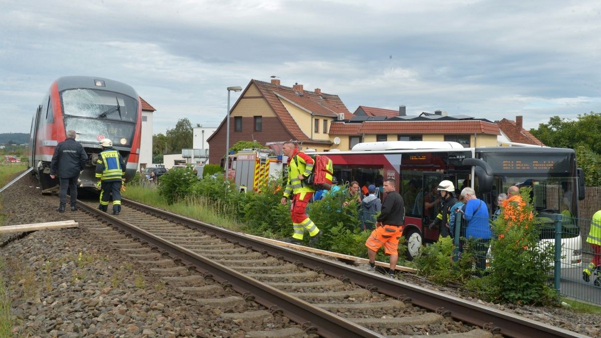 Die Bahnstrecke war mehrere Stunden gesperrt.