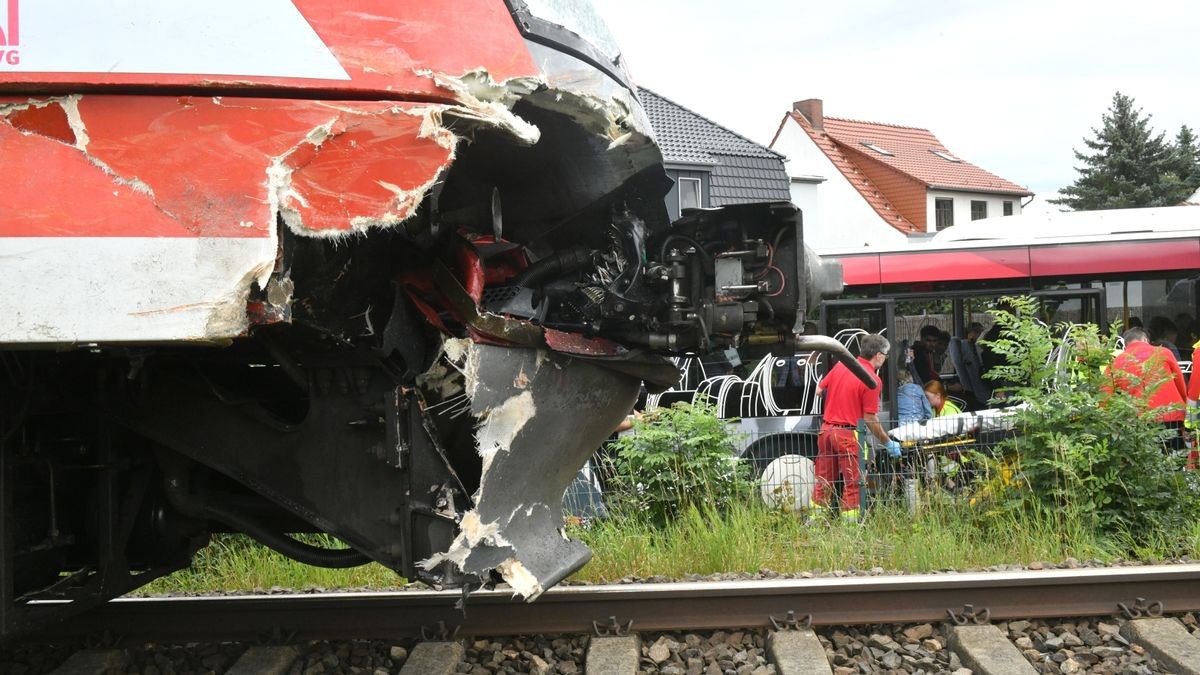 Die Bahnstrecke war mehrere Stunden gesperrt.