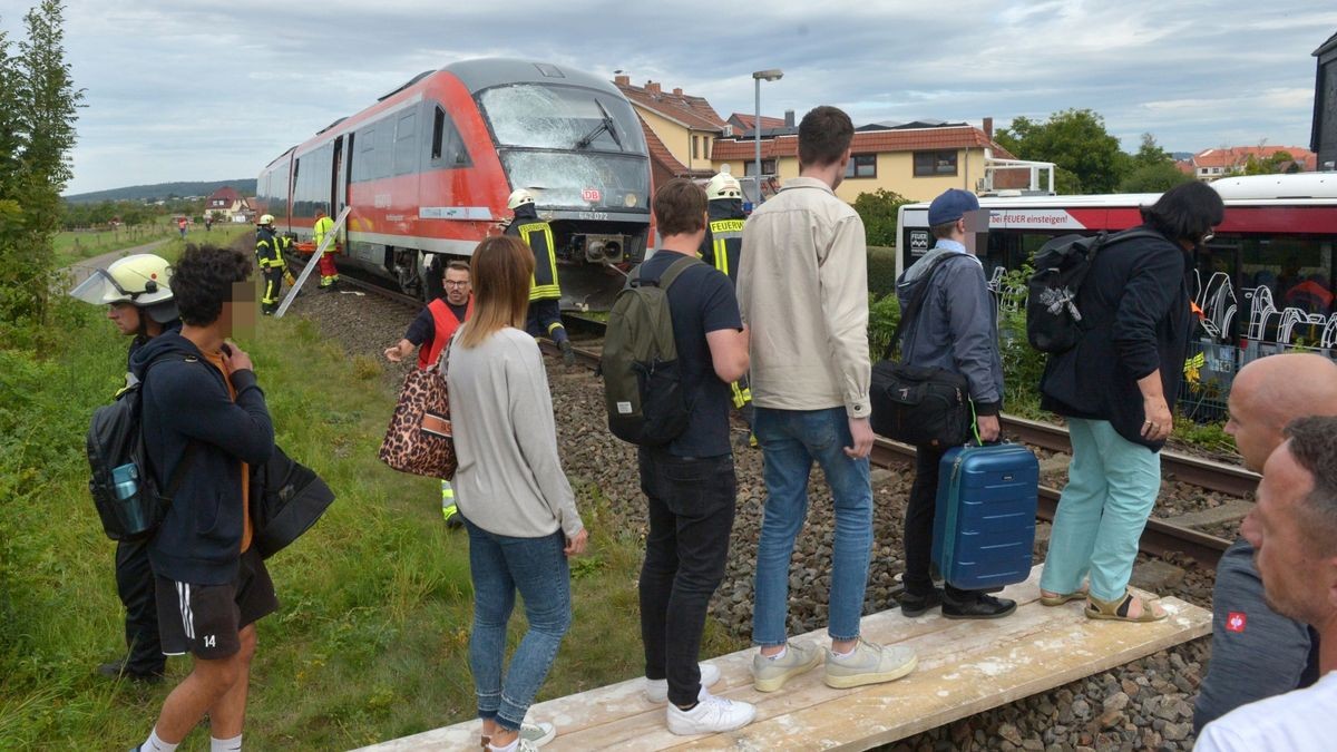 Die Bahnstrecke war mehrere Stunden gesperrt.