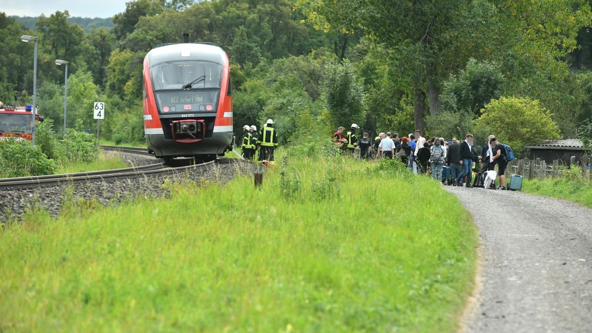 Die Bahnstrecke war mehrere Stunden gesperrt.