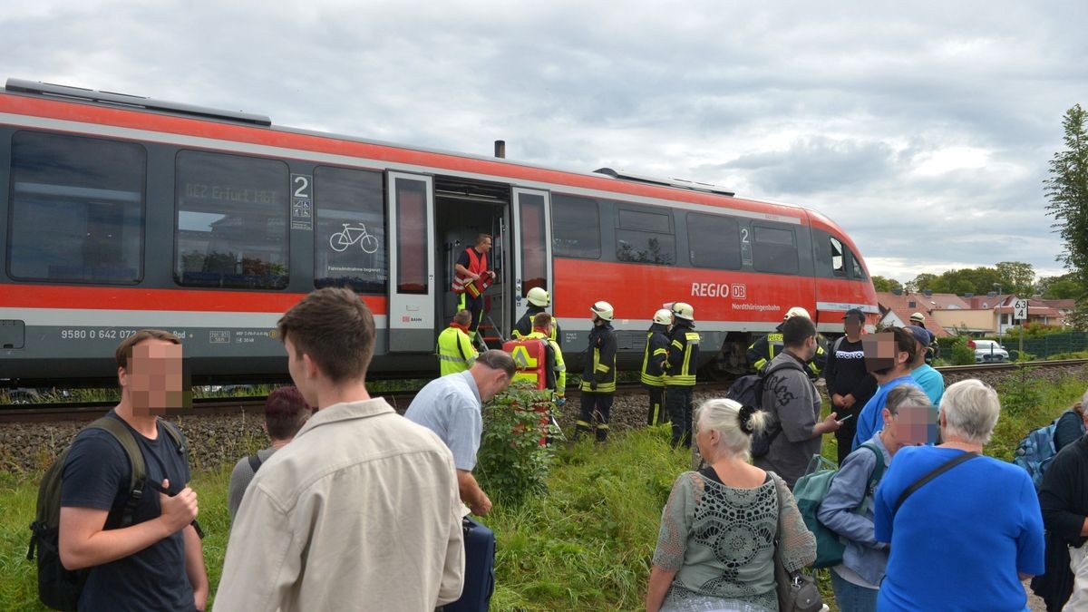 Für die anderen Fahrgäste wurde ein Bus bereitgestellt. 