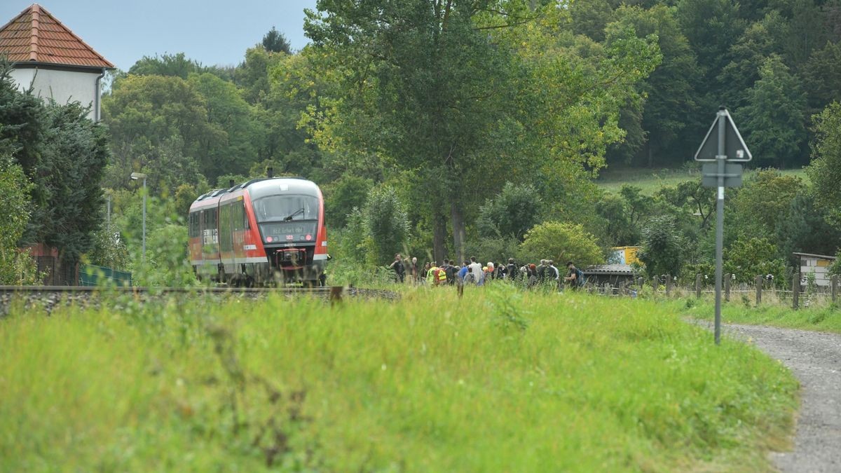 Die Bahnstrecke war mehrere Stunden gesperrt.