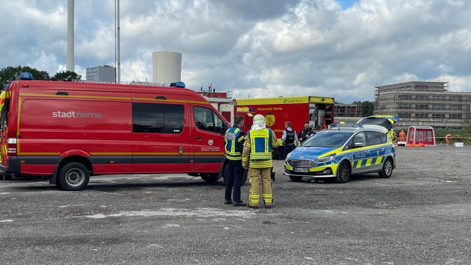 Herne-Baukau: Feuerwehr löst ABC-Alarm aus