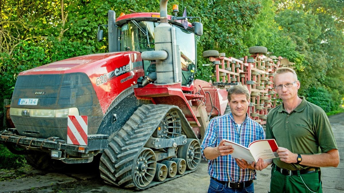 Landwirtschaftsbetrieb in Ammern beklaut. Tupag-Agrar-Chef Sören Reinbeck und Mitarbeiter Wolfram Fritze (von links). 