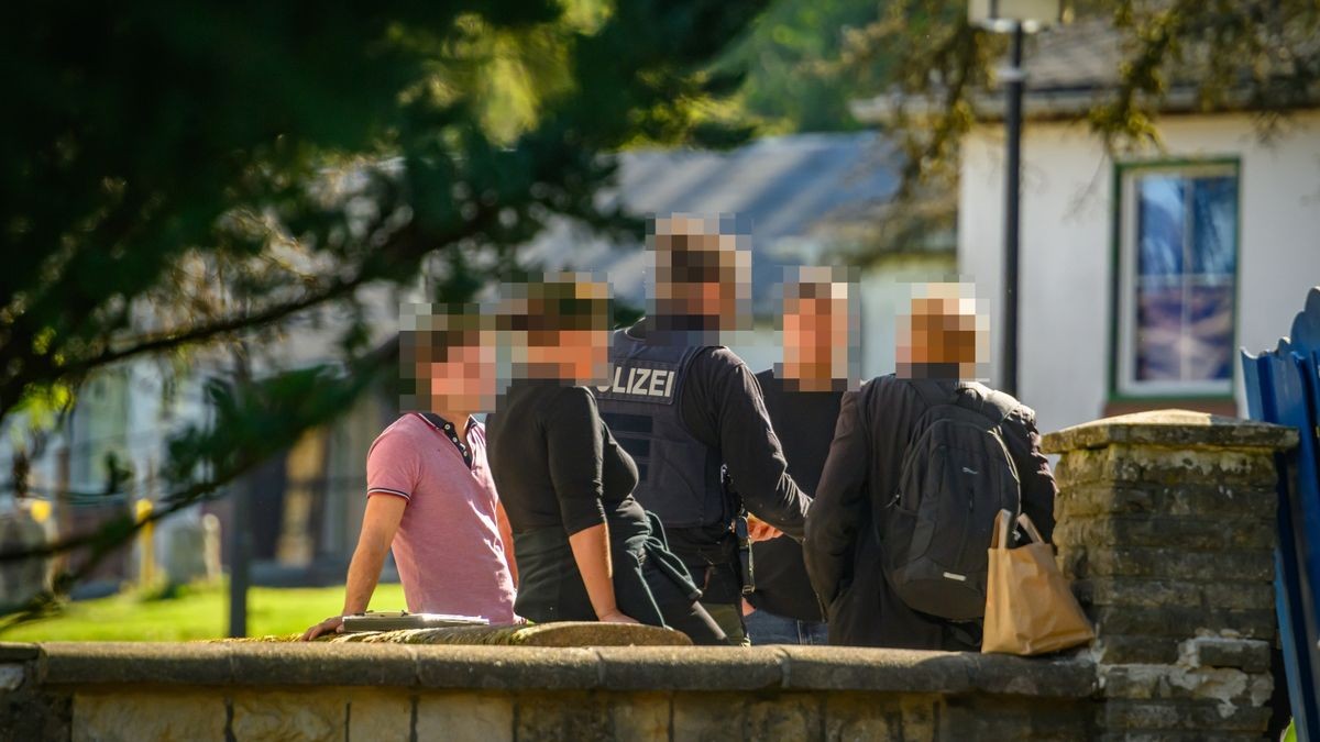 Das Verbot der rechtsextremistischen „Artgemeinschaft“ hat am Mittwoch auch in Thüringen einen Großeinsatz der Polizei ausgelöst.