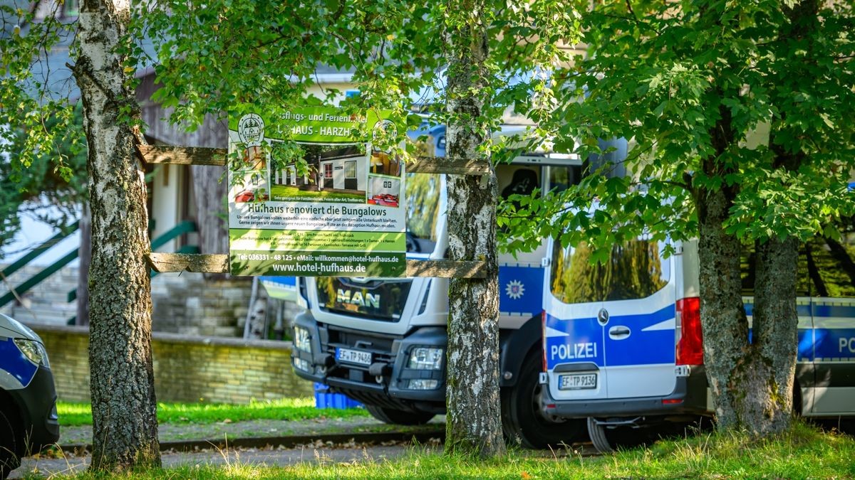 Das Verbot der rechtsextremistischen „Artgemeinschaft“ hat am Mittwoch auch in Thüringen einen Großeinsatz der Polizei ausgelöst.